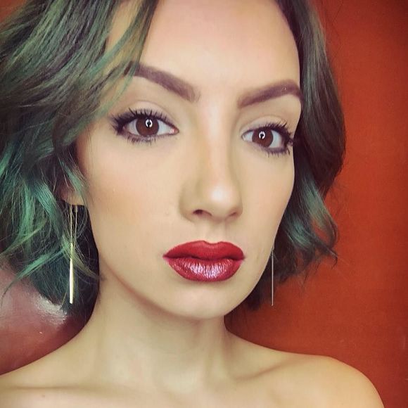 Meet your Posher, Taylor - Picture 1 of 1